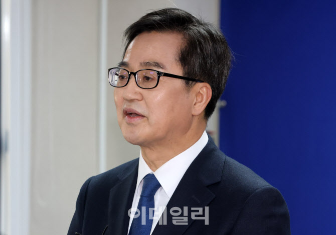 [포토]대선 후보 등록 소감 말하는 김동연 경기지사