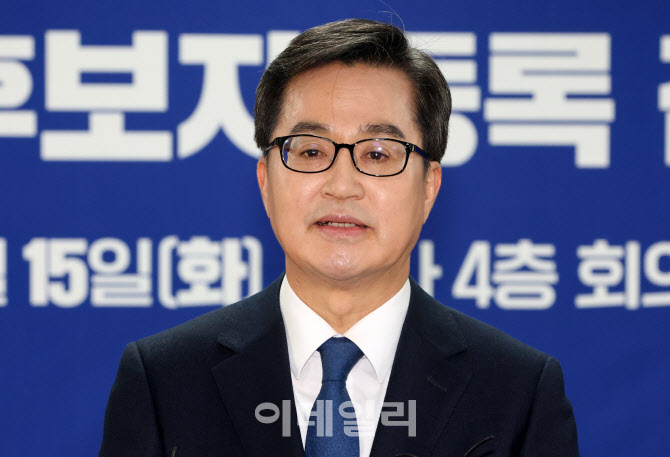 [포토]대선 후보 등록 소감 말하는 김동연