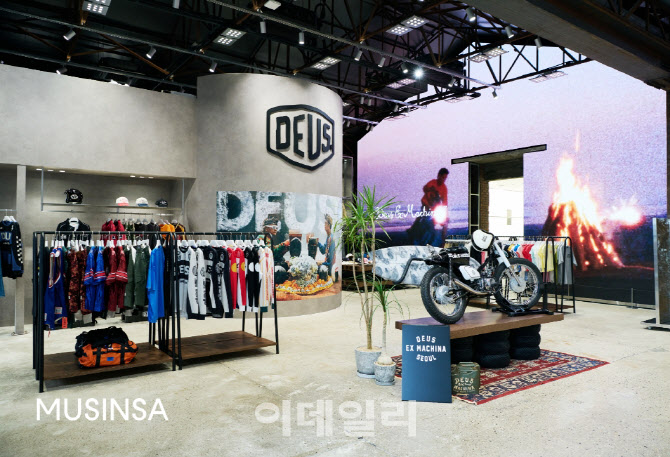 "단독 선발매 아이템 공개"…무신사, 데우스와 팝업 연다