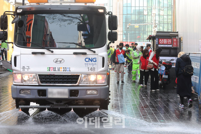 [포토]명동 봄맞이 물청소