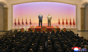 北 김정은, 김일성 생일 참배 대신 '뉴타운' 현장 찾았다