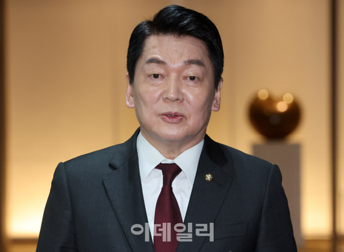[포토]오세훈 서울시장과의 회동 브리핑하는 안철수 의원