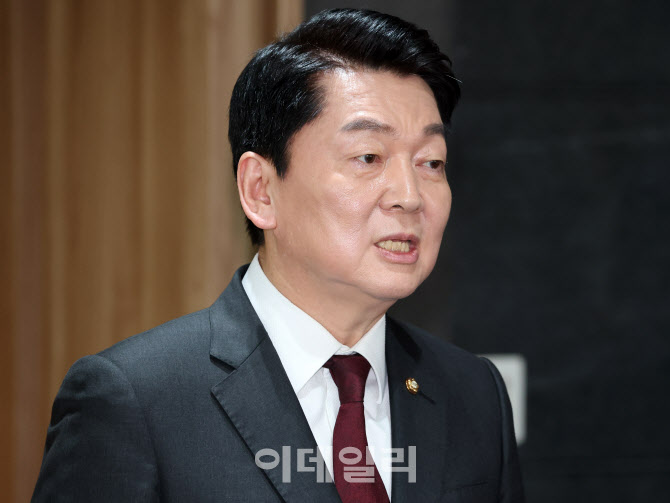 [포토]회동 브리핑하는 안철수 의원