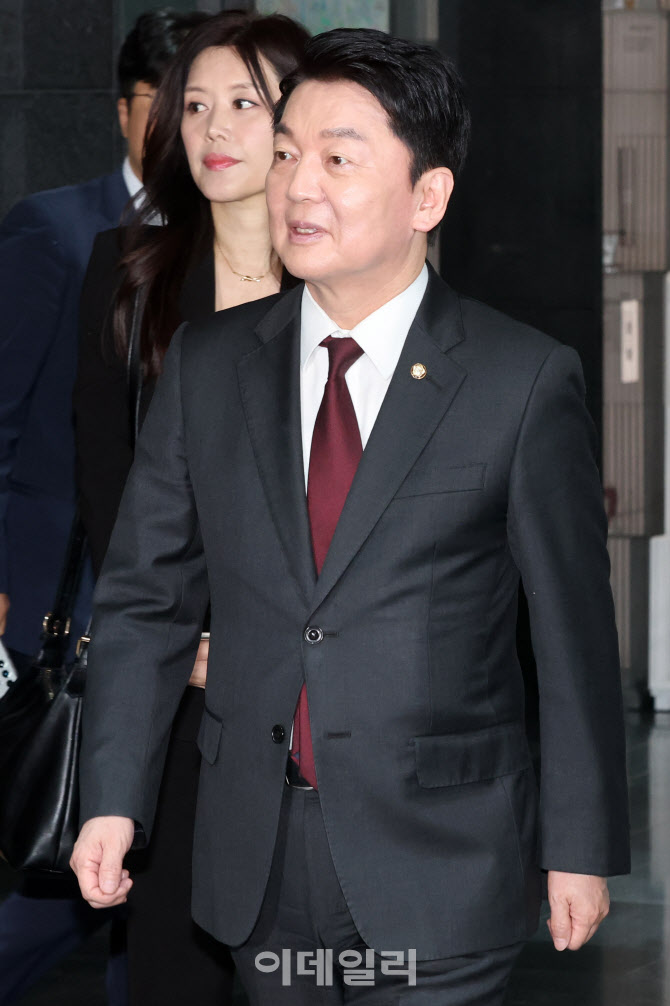 [포토]서울시청 찾은 안철수