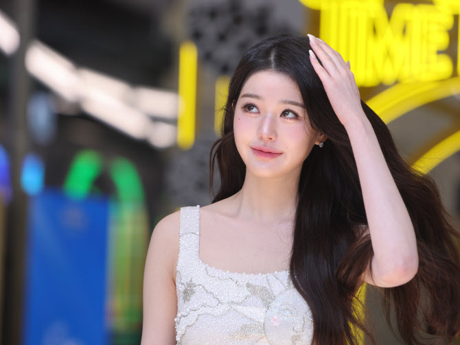 장원영 '기분 좋은 외출'