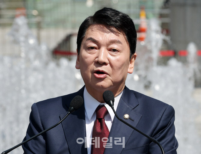 안철수 "입만 터는 문과가 해먹는 나라…이과생인 내가 좌절 끝낼 것"