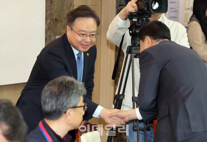 [포토]2025년도 제2차 국민연금기금운용위원회 참석한 조규홍 보건복지부 장관