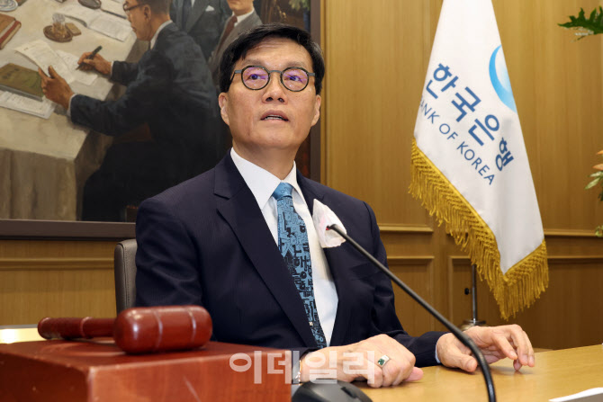 [속보]이창용 "최종금리와 인하 속도, 경제전망 및 다른 여건에 달려 있다"