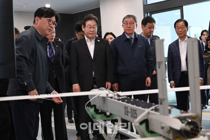 [포토]'국방과학연구소 무기체계 살펴보는 이재명'