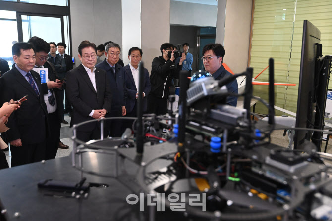 [포토]이재명, '국방과학연구소 방문...개발중 무기체계 살펴'
