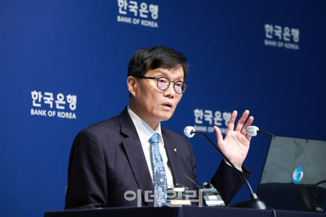 한은, 1분기 역성장 '경고'…"사실상 5월 인하 예고한 것"