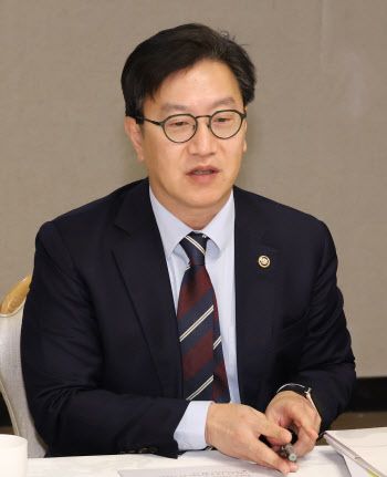 작년보다 카드 더 긁거나, 온누리상품권 쓰면 ‘페이백’…1.4조 뿌린다