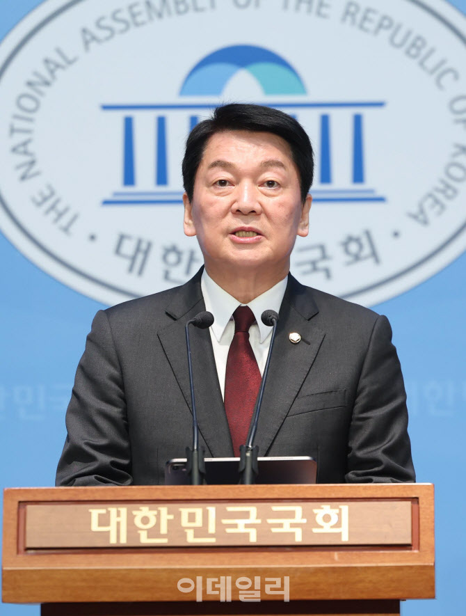 [포토]대선 D-47, '현안관련 기자회견하는 안철수'