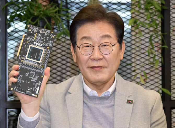 이재명, 尹 겨냥 과학의날 메시지…“퇴행한 R&D 예산 바로잡을 것”
