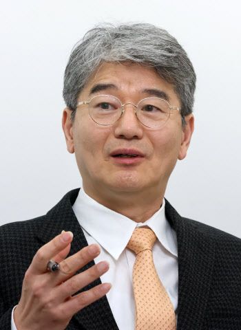 금감원 통과한 삼성, 제동 걸린 한화…유증 배경·사용처 소통이 갈랐다