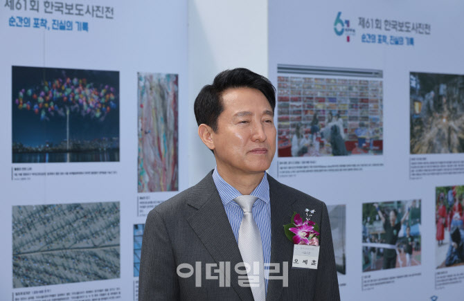[포토] 오세훈 서울시장, 보도사진전 관람