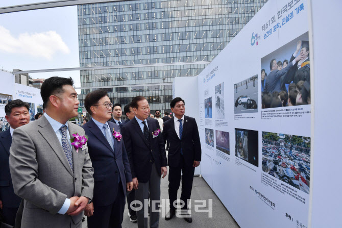 [포토] 보도사진전 작품관람