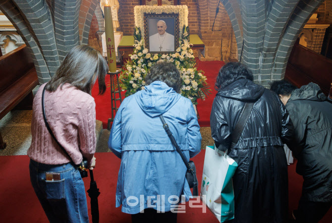 [포토]프란치스코 교황 빈소, 일반인 조문