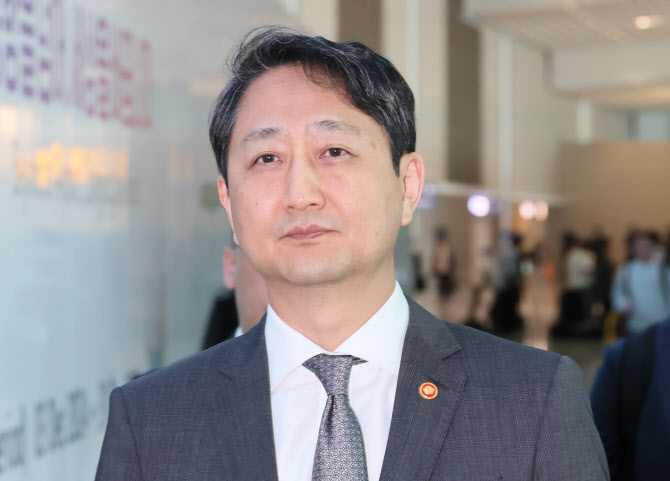 美 출국 산업장관 "방위비 압박, 가능성 열어 놓고 대비"