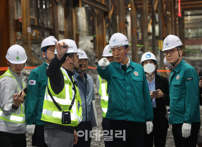 [포토]영동대로 지하 복합개발공사으로 내려온 오세훈 시장