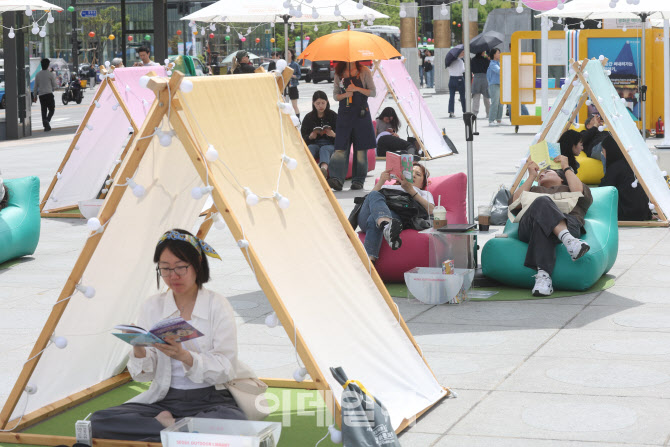 [포토]광화문 책마당에서 독서