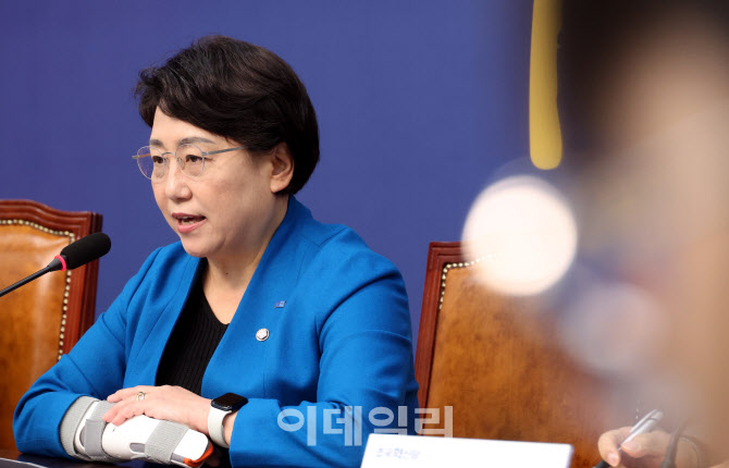 조국혁신당, 文 기소에 “검찰 해체 만이 답”