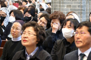"한반도 평화 위해 기도한 교황, 마음속에 간직할 것"