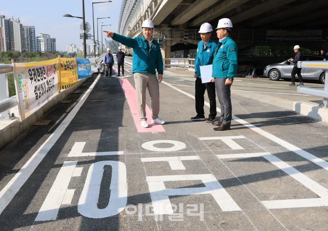 [포토]오언석 구청장, 동부간선도로 도봉역 방향 진출연결로 점검