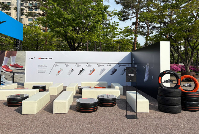 한국타이어, '한국 X 프로-스펙스' 협업 부스 공개