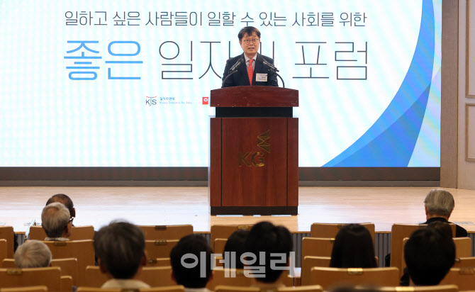 [포토]인사말하는 이익원 이데일리·이데일리TV 대표
