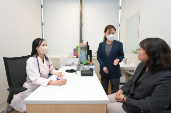병원동행·진료리포트…보험사, 초고령시대 맞춤서비스 확대