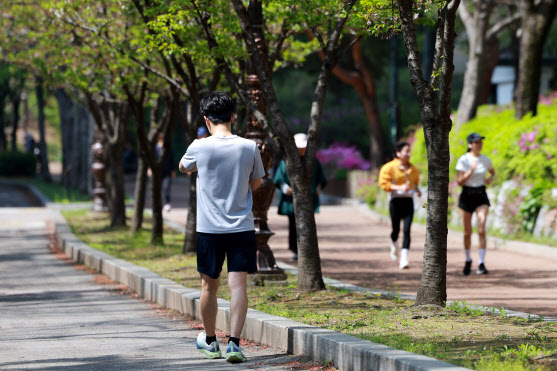 4월 말 때이른 초여름 날씨…동해안에 높은 너울[오늘날씨]