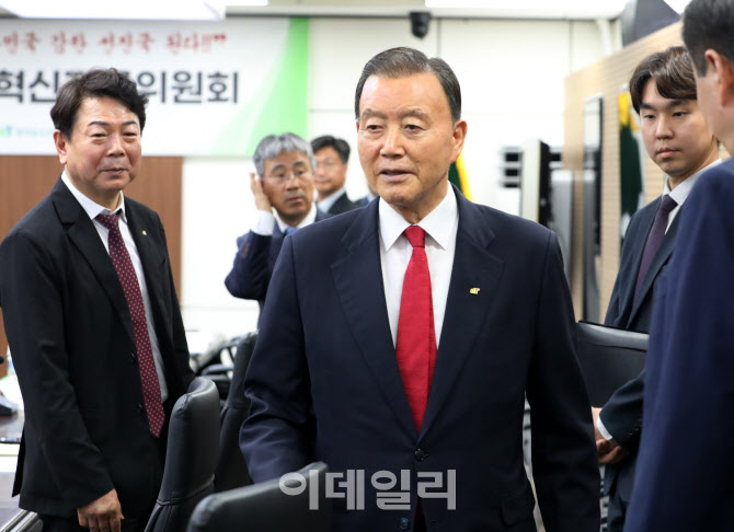 [포토] '끊임없는 혁신' 홍문표 a사장