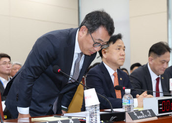 "최태원 회장도 유심 교체 안 해" 유영상 대표, 해킹사태 사과