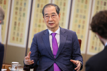 “한덕수 회까닥해…떠밀려 나오는 듯”…64년 친구 유인태의 평가
