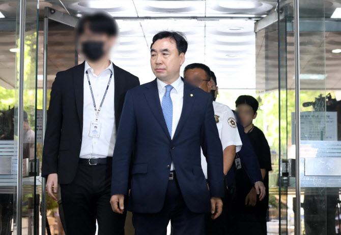 '입법 청탁·2000만원 뇌물 혐의' 윤관석, 1심 무죄