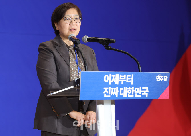 [포토]중앙선대위 출범식, '발언하는 정은경'