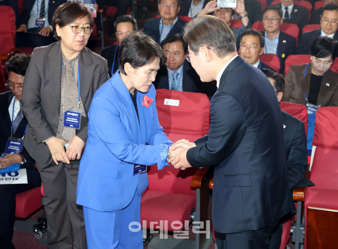 [포토]중앙선대위 출범식, '악수하는 이재명-강금실'