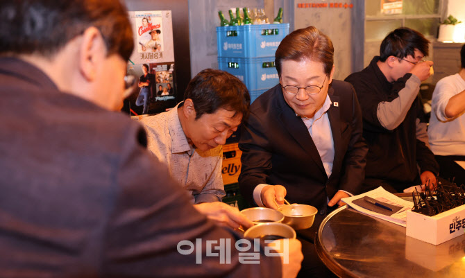 [포토]'노동자들 만난 이재명'