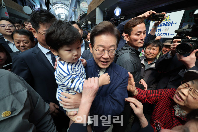 이재명 “분단 희생 감내한 접경지역, 특별한 보상 필요”(상보)
