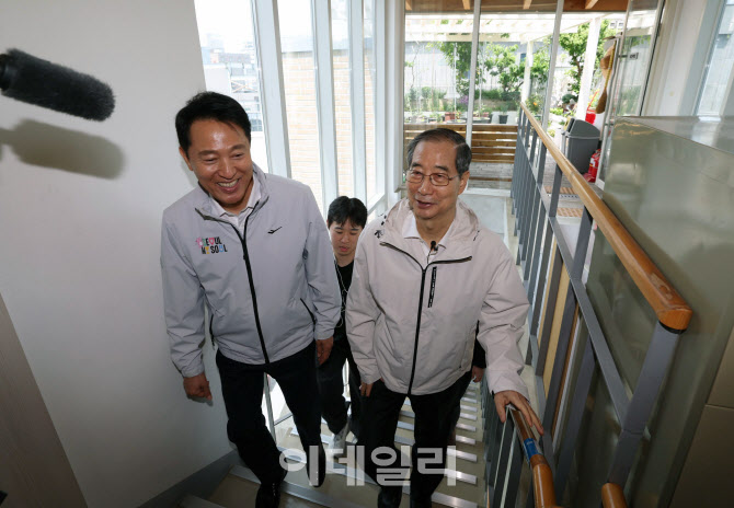 [포토] 쪽방상담소 방문한 한덕수 후보