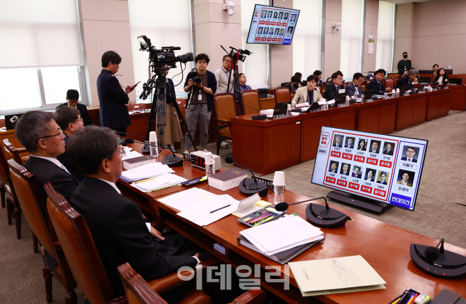 ‘李 파기환송’ 여파…법사위, ‘쿠데타·상식’ 놓고 고성·야유