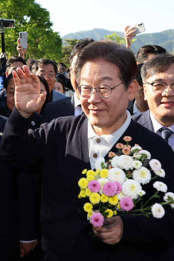 이재명, 불교문화 지원 공약 발표…"사찰 보수 등 지원"