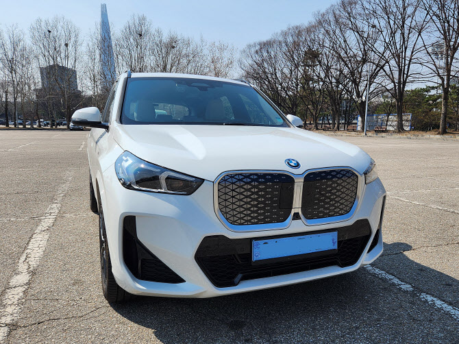 장점만 쏙쏙…BMW iX1이 주는 전동화 만족감[타봤어요]