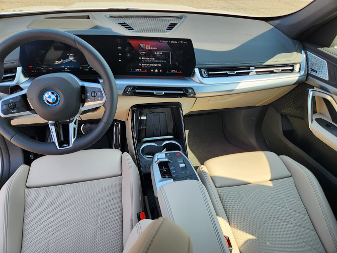 장점만 쏙쏙…BMW iX1이 주는 전동화 만족감[타봤어요]