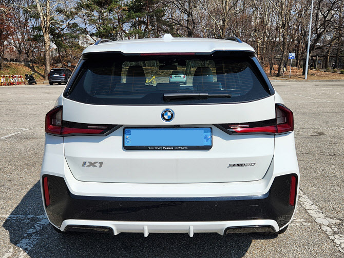 장점만 쏙쏙…BMW iX1이 주는 전동화 만족감[타봤어요]