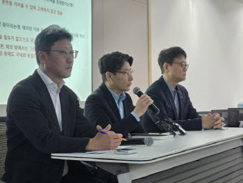 “내일부터 T월드매장 유심교체만…신규가입 당분간 중단”