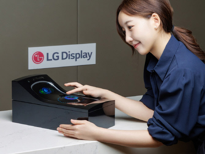 LGD, 편의성 높인 차량용 스트레처블 디스플레이 공개