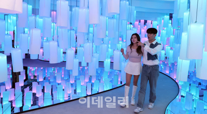 [포토]"최고 콘텐츠만 모았다"…미디어아트 '2025 딜라이트 서울'