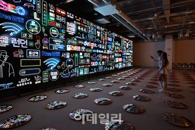 [포토]시선 사로잡는 미디어아트